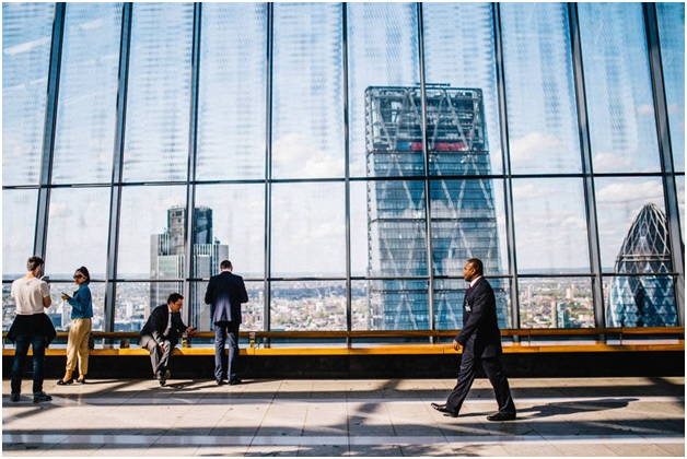 Investment banking vs management consulting